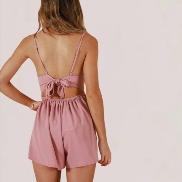 Showpo. Mauve Lace V-neck Romper Size XS - Picture 5 of 16